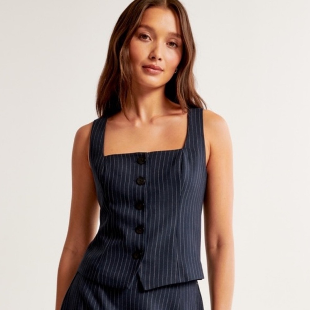 The A&F Mara Tailored Vest Squareneck Set Top